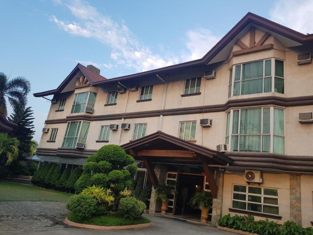 Chocolate And Berries Hotel Baliuag Exterior foto